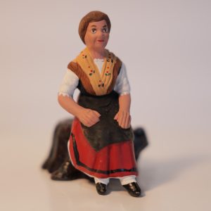 Alsacienne assise seule